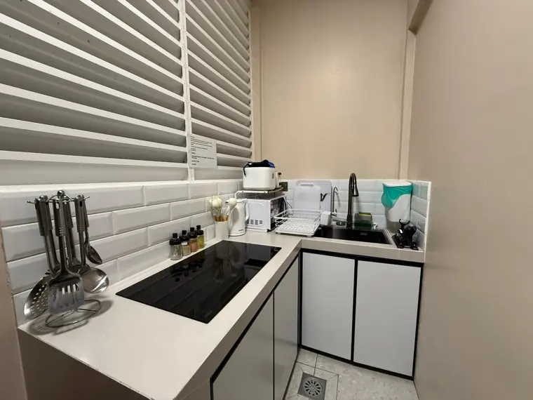 Compact kitchen with induction hob in a Starlight residence
